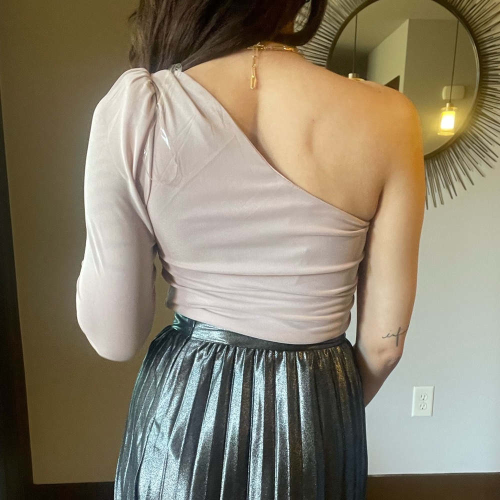 Pretty asymmetrical top